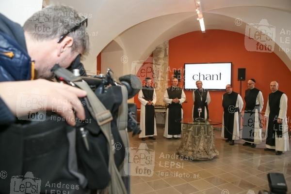 CHANT FOR PEACE - Heiligenkreuzer Mönche singen mit Timna Brauer 26.02.2015 | Stift Heiligenkreuz | CD-Präsentation v. Universal Music<br>im Bild:<br> Singenden Mönche v. Zisterzienserstift Heiligenkreuz