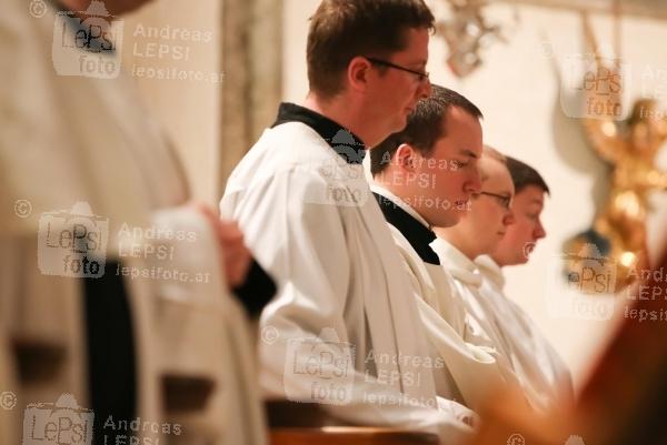 CHANT FOR PEACE - Heiligenkreuzer Mönche singen mit Timna Brauer 26.02.2015 | Stift Heiligenkreuz | CD-Präsentation v. Universal Music<br>im Bild:<br> Singenden Mönche v. Zisterzienserstift Heiligenkreuz -beim Mittags-Gebet
