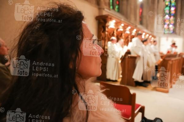 CHANT FOR PEACE - Heiligenkreuzer Mönche singen mit Timna Brauer 26.02.2015 | Stift Heiligenkreuz | CD-Präsentation v. Universal Music<br>im Bild:<br> Timna Brauer, Singenden Mönche v. Zisterzienserstift Heiligenkreuz -beim Mittags-Gebet
