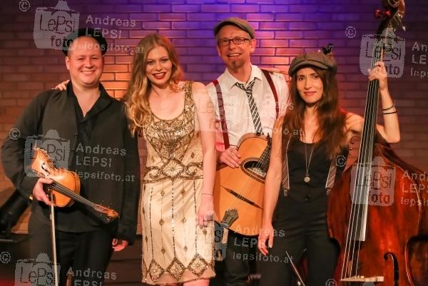 ZOË & Band Live – Programm „Debut“ 11.06.2015 |   Theater am Spittelberg |  PR SCHWAIGER MUSIC MANAGEMENT
 <br>im Bild:<br>
 ZOE & Band -Portrait