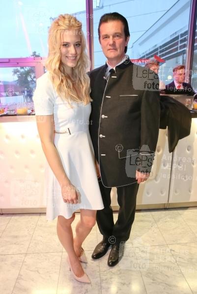 ORF GET-TOGETHER 15.09.2015 | ORF Zentrum | anlässlich d. Programmpräsentation 2016<br>im Bild:<br> Larissa Marolt -mit Vater u. Manager Heinz Anton Marolt