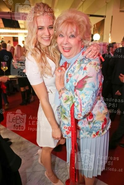 ORF GET-TOGETHER 15.09.2015 | ORF Zentrum | anlässlich d. Programmpräsentation 2016<br>im Bild:<br> Larissa Marolt, Birgit Sarata