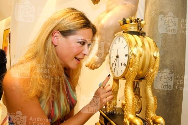 WAHRE WERTE 17.09.2015 |   Lilly‘s Art exclusive antiques |  Antikuhren-Vernissage  mit Opernstar Natalia Ushakova | PR Robin Consult<br>im Bild:<br> Natalia Ushakova