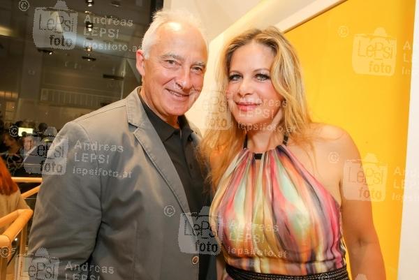 WAHRE WERTE 17.09.2015 |   Lilly‘s Art exclusive antiques |  Antikuhren-Vernissage  mit Opernstar Natalia Ushakova | PR Robin Consult<br>im Bild:<br> Rudi Semrad, Natalia Ushakova