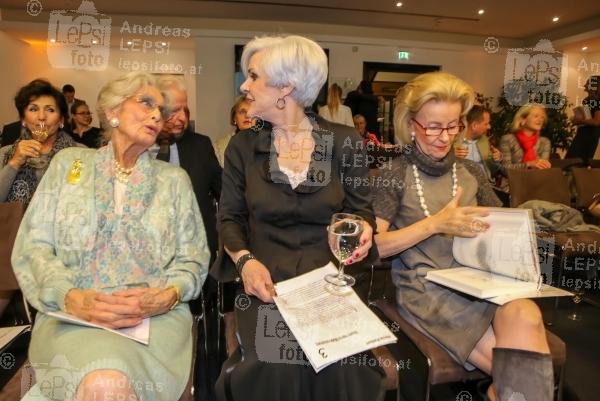 IRONIMUS - Das Wunder Östereich 21.10.2015 | Novomatic Forum | Karikaturen aus 60 Jahren<br>im Bild:<br> Lotte Tobisch, Maresa Hörbiger, Elisabeth Gürtler