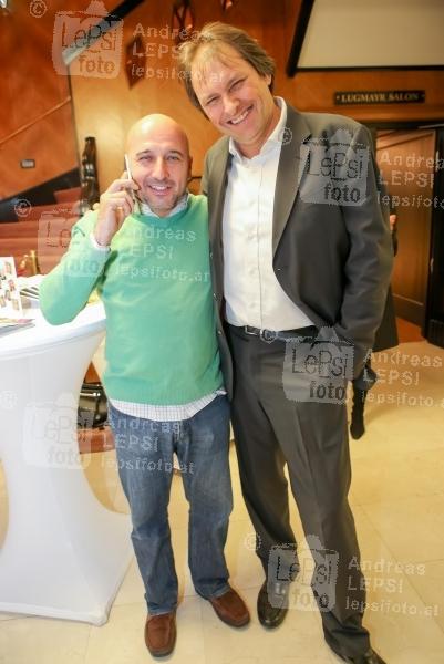 IRONIMUS - Das Wunder Östereich 21.10.2015 | Novomatic Forum | Karikaturen aus 60 Jahren<br>im Bild:<br> Christoph Fälbl, Stephen Löwenstein