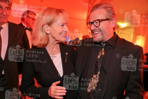 02.11.2015 |  Wiener Ronacher |  Gala-Abend zum Theaterpreis <br>im Bild:<br> Dagmar Koller, Roland Koch -AfterShow