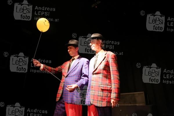 10.12.2015 |  Circus u. Clown Museum Wien |  Comedy Magic Show<br>im Bild:<br> Michael Swatosch u. Andreas Swatosch - The Fools Brothers -a d B&uuml;hne