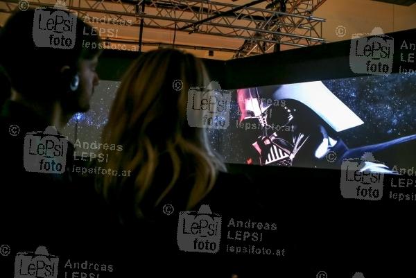 17.12.2015 |  MAK Wien |  ViP Opening zur Ausstellung aus dem Lucasfilm-Archiven<br>im Bild:<br> Besucher, Darth Vader