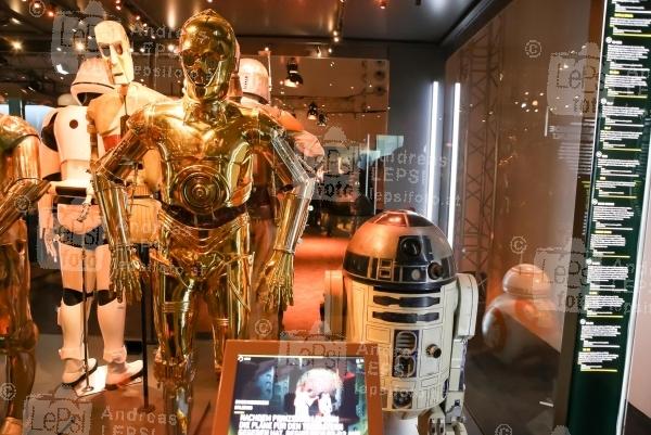 17.12.2015 |  MAK Wien |  ViP Opening zur Ausstellung aus dem Lucasfilm-Archiven<br>im Bild:<br> C-3PO, R2-D2 -das Original a d Film