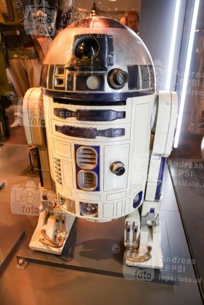 17.12.2015 |  MAK Wien |  ViP Opening zur Ausstellung aus dem Lucasfilm-Archiven<br>im Bild:<br> R2-D2 -das Original a d Film