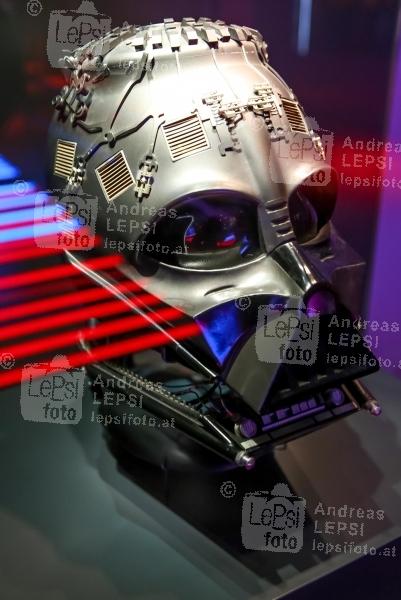 17.12.2015 |  MAK Wien |  ViP Opening zur Ausstellung aus dem Lucasfilm-Archiven<br>im Bild:<br> DARTH VADER Maske -das Original a d Film