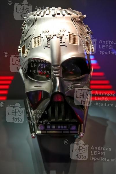 17.12.2015 |  MAK Wien |  ViP Opening zur Ausstellung aus dem Lucasfilm-Archiven<br>im Bild:<br> DARTH VADER Maske -das Original a d Film