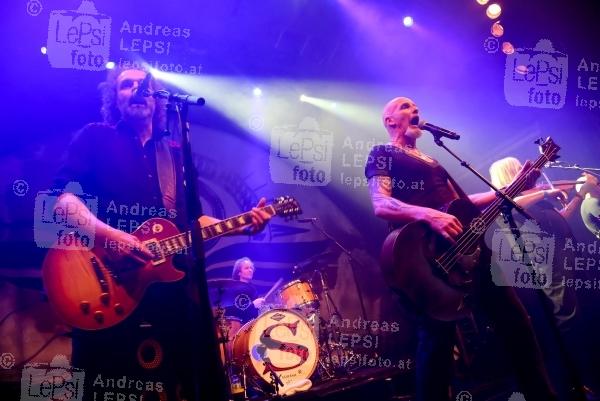 SANTIANO 26.01.2016 |  Ottakringer Brauerei |  Konzert in Wien<br>im Bild:<br> Santiano -live, a d Bühne