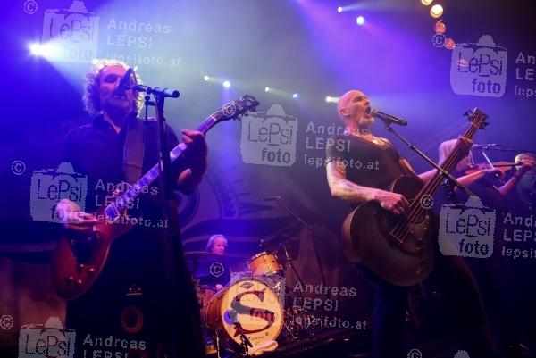 SANTIANO 26.01.2016 |  Ottakringer Brauerei |  Konzert in Wien<br>im Bild:<br> Santiano -live, a d Bühne