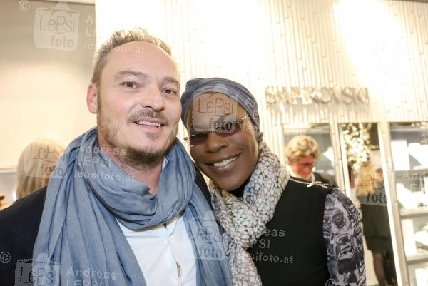 SWAROVSKi RE-OPENING 11.02.2016 |  Flagship Store Swarovski |  auf der Wiener Kärtner Straße<br>im Bild:<br> Hannes Eder -Universal Music Austria, Dorretta Carter
