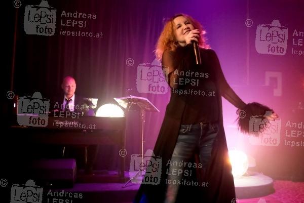 CECILE NORDEGG - Chocolate 17.02.2016 |  Eden Bar |  Präsentation ihrer neuen Single<br>im Bild:<br> Cecile Nordegg -a d Bühne