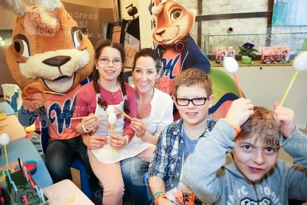 MANNER OSTER FEST 12.03.2016 | Wiener Augarten | Promi-Benefiz f. d. SOS Kinderdorf <br>im Bild:<br> Kati Bellowitsch -mit Kindern