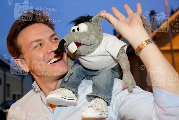 ROBERT STEINER u. ROLF RÜDIGER 04.04.2016 |  Deutsch-Wagram |  die beiden Radio Wien-Stars für unsere Kleinen u. Großen<br>im Bild:<br> Robert Steiner -Radio Wien Kinder-Moderator, TV-Ratte Rolf Rüdiger