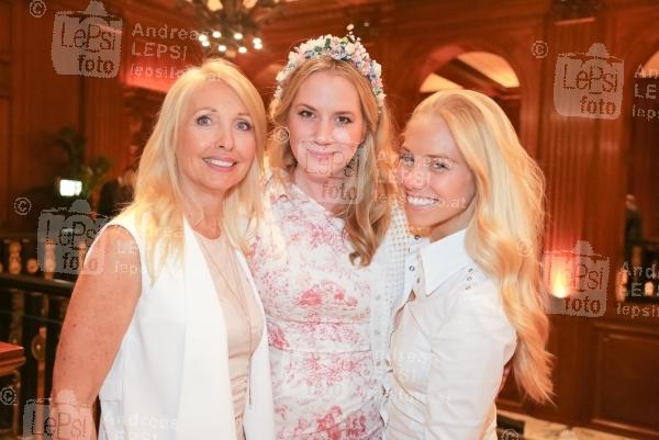 look! Business Awards 2016 05.04.2016 |  Park Hyatt Vienna |  die Reihe starker Initiativen für erfolgreiche Karriere-Frauen<br>im Bild:<br> Uschi Fellner, Niki Osl, Jenny Fellner
