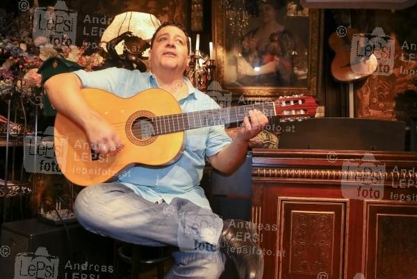 BRUNO THOST feiert sein 50. Bühnenjubiläum 02.05.2016 | Marchfelderhof/Deutsch-Wagram | mit prominente Freunde aus der Musik- u. Schauspiel-Szene. <br>im Bild:<br> Tony Wegas