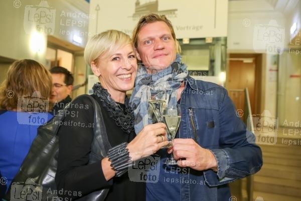 Österreichischer Kabarettpreis 2016 08.11.2016 |  Wiener Urania |  Verleihungsgala<br>im Bild:<br> Gery Seidl -mit Gattin Barbara