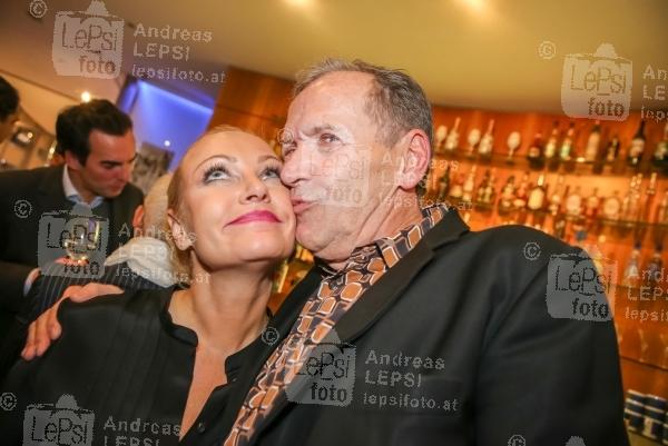 Österreichischer Kabarettpreis 2016 08.11.2016 |  Wiener Urania |  Verleihungsgala<br>im Bild:<br> Verena Scheitz, Ossi Schellmann