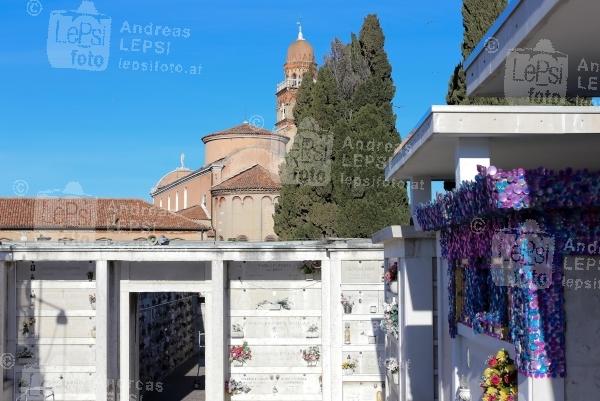 25.02.2017 |  Venedig/Italien |  eine lange venezianische Tradition <br>im Bild:<br> Cimitero di San Michele - Urnen-Gr&auml;ber