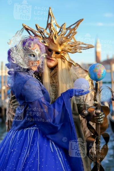 25.02.2017 |  Venedig/Italien |  eine lange venezianische Tradition <br>im Bild:<br> Piazzetta San Marco, Venezianische Masken, Element Sonne u. Mond