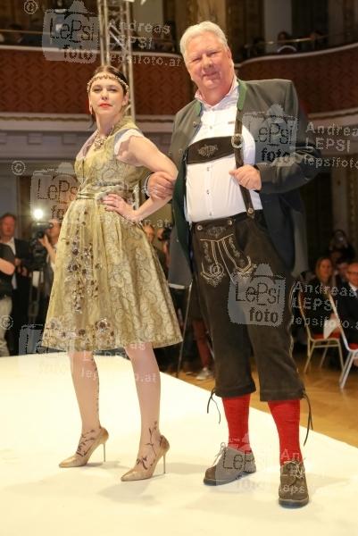 03.04.2017 |  Parkhotel Schönbrunn | gro&szlig;e Mode-Charity in Wien<br>im Bild:<br>Carmen Kreuzer, Edi Finger Jun. -a d Laufsteg