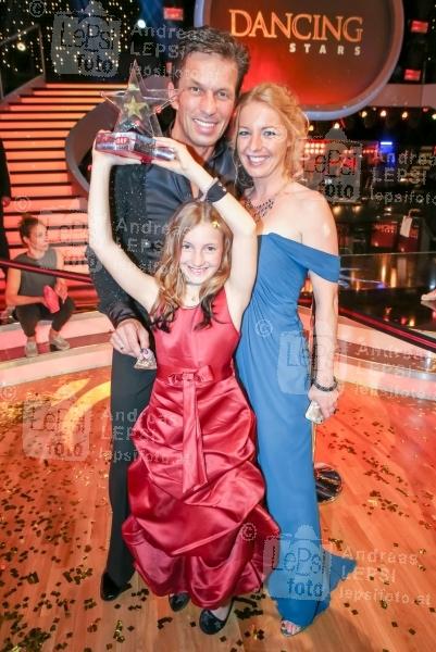 02.06.2017 |  ORF Zentrum |  ORF, TV-Show<br>im Bild:<br> Martin Ferdiny -Promi, Gewinner Dancing Stars 2017, mit Gattin Tina u. Tochter Selina