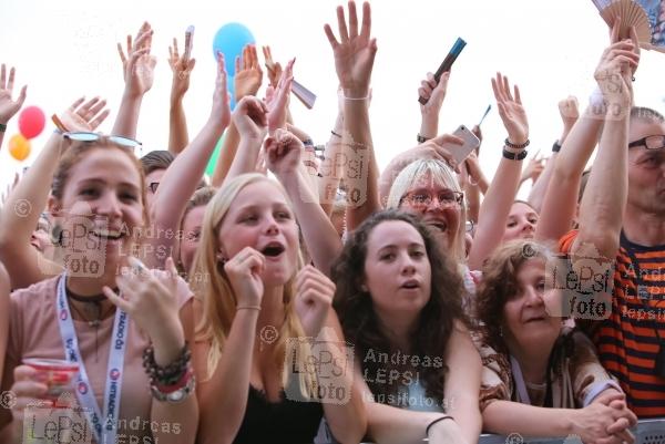 23.-25.06.2017 |  Donauinsel – Neue Donau |  34. Donauinselfest, Musik Festival<br>im Bild:<br> Fr, 23.6: Stimmung, Publikum,  &Ouml;3 Festb&uuml;hne