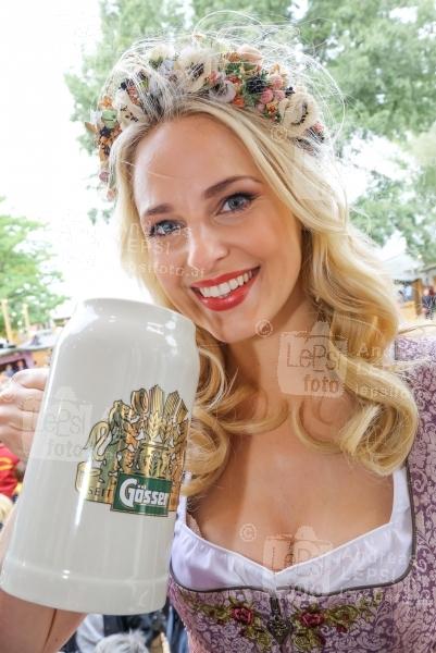21.09.2017 |  Wiener Prater/Kaiserwiese | Oktoberfest in Wien<br>im Bild:<br>Silvia Schneider -WWF Trachtenbotschafterin
