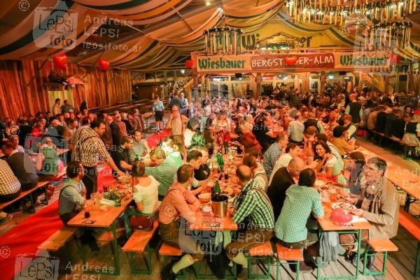21.09.2017 |  Wiener Prater/Kaiserwiese | Oktoberfest in Wien<br>im Bild:<br>Fest-G&auml;ste, Stimmung, &Uuml;bersicht im Wiesbauer-Zelt