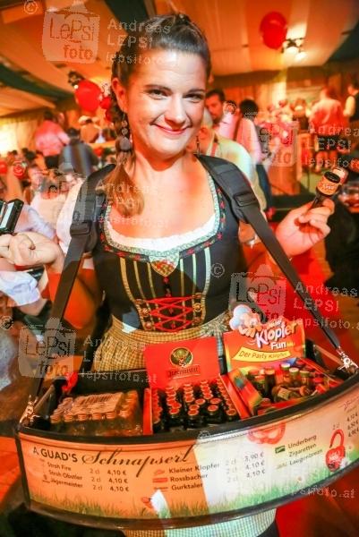 21.09.2017 |  Wiener Prater/Kaiserwiese | Oktoberfest in Wien<br>im Bild:<br>Fest-G&auml;ste, Stimmung im Wiesbauer-Zelt, J&auml;germeister-Madl