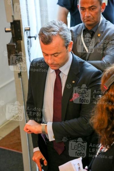 NR.WAHL 2017 - Österreich wählt den Nationalrat 15.10.2017 |  Wiener Hofburg | Nationalratswahl 2017 in Österreich<br>im Bild:<br>Norbert Hofer -FPÖ