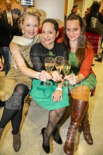 Österreichischer Kabarettpreis – 2017 20.11.2017 |  Wiener Urania | Verleihungs-Gala<br>im Bild:<br>Sigrid Spörk, Gudrun Nikodemus, Caro Athanasiadis -Kernölamazonen