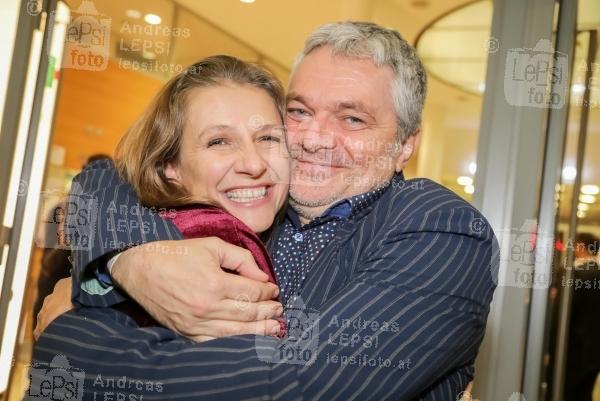 Österreichischer Kabarettpreis – 2017 20.11.2017 |  Wiener Urania | Verleihungs-Gala<br>im Bild:<br>Birgit Denk, Werner Brix
