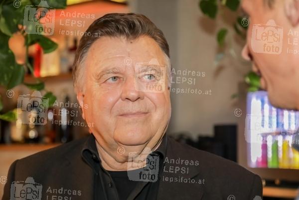 Österreichischer Kabarettpreis – 2017 20.11.2017 |  Wiener Urania | Verleihungs-Gala<br>im Bild:<br>Lukas Resetarits