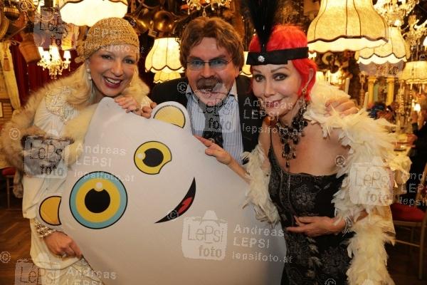 MyKi CHARITY-NEUJAHRSDINNER 10.01.2018 | Marchfelderhof/Deutsch-Wagram | unter dem Motto DER GROSSE GATSBY<br>im Bild:<br> Gerhard BOCEK –Hausherr, Martina Fasslabend –MyKi, Edith Leyrer
