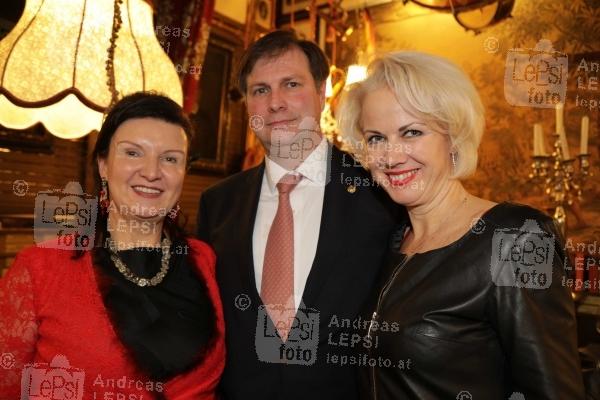 MyKi CHARITY-NEUJAHRSDINNER 10.01.2018 | Marchfelderhof/Deutsch-Wagram | unter dem Motto DER GROSSE GATSBY<br>im Bild:<br> Herta Magareta u. Sandor Habsburg-Lothringen, Martina Dorak