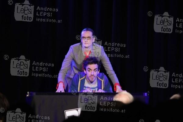 BE QUADRAT - Doppelt hält besser 01.03.2018 |  Wiener Metropol |  Premiere im Metropoldi<br>im Bild:<br>   Bettina Bogdany, Bernhard Viktorin -a d Bühne