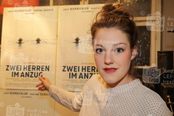 ZWEI HERREN IM ANZUG – Film Premiere 27.03.2018 | Votiv Kino | eine Familiensaga von Josef Bierbichler<br>im Bild:<br> Sophie Stockinger -Portrait