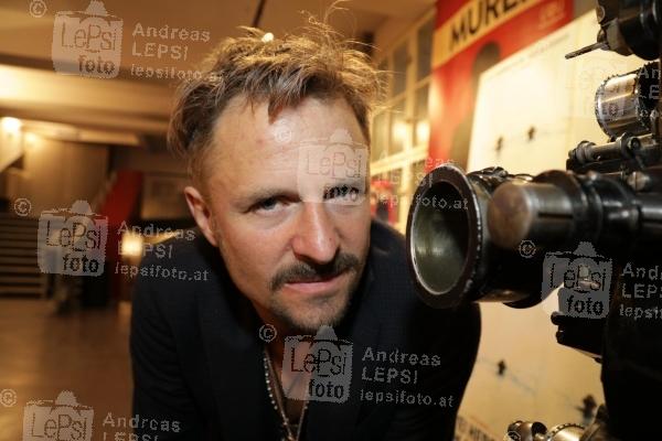 ZWEI HERREN IM ANZUG – Film Premiere 27.03.2018 | Votiv Kino | eine Familiensaga von Josef Bierbichler<br>im Bild:<br> Philipp Hochmair -Portrait