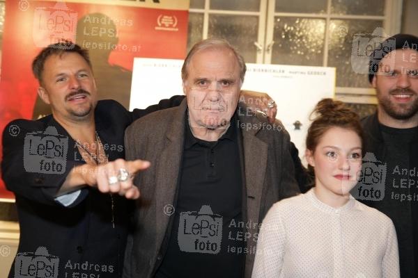 ZWEI HERREN IM ANZUG – Film Premiere 27.03.2018 | Votiv Kino | eine Familiensaga von Josef Bierbichler<br>im Bild:<br> Josef Bierbichler -Regie u Hauptdarsteller, Philipp Hochmair, Sophie Stockinger, Simon Donatz