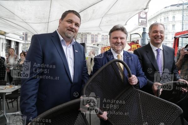 Frühlingserwachen im Schanigarten 2018 16.04.2018 | Cafe Mozart | Saison Auftakt d. WKW Wiener Kaaffeehäuser<br>im Bild:<br> VBm Michael Ludwig, -Portrait,
