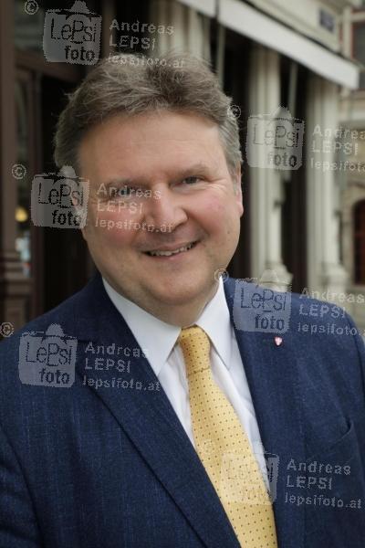 Frühlingserwachen im Schanigarten 2018 16.04.2018 | Cafe Mozart | Saison Auftakt d. WKW Wiener Kaaffeehäuser<br>im Bild:<br> VBm Michael Ludwig, -Portrait,