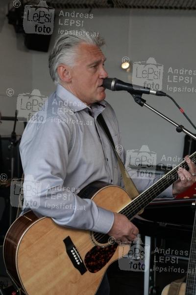 15.05.2018 |  Strandbar Herrmann |  Showcase zum neuen Live u. Akustisch Album<br>im Bild:<br> Rainhard Fendrich, -u Band,