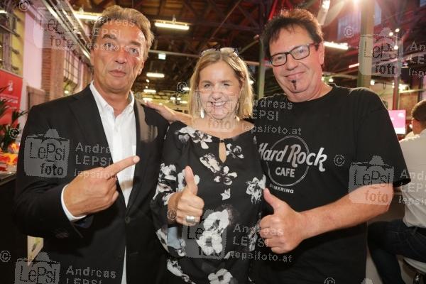 Die Reise zum 35. DONAUINSELFEST! 29.05.2018 | Remise Verkehrsmuseum | Opening-Party <br>im Bild:<br> Herwig Ursin -Hey-U, Elisabeth Schwaiger -Schwaiger Music, Josef MUFF Sopper -Planet Music,