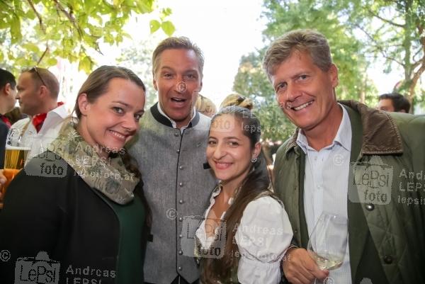 27.09.2018 |  Wiener Prater/Kaiserwiese |  Oktoberfest in Wien<br>im Bild:<br> Caroline Athanasiadis, Hans Knauss, Gudrun Nikodem, Karl Hohenlohe